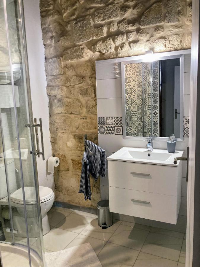 Immeuble 3 Apparts Centre Historique St Gilles Maisoncarreeconciergerie Saint-Gilles  Bagian luar foto