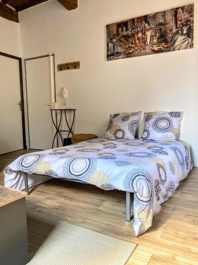 Immeuble 3 Apparts Centre Historique St Gilles Maisoncarreeconciergerie Saint-Gilles  Bagian luar foto