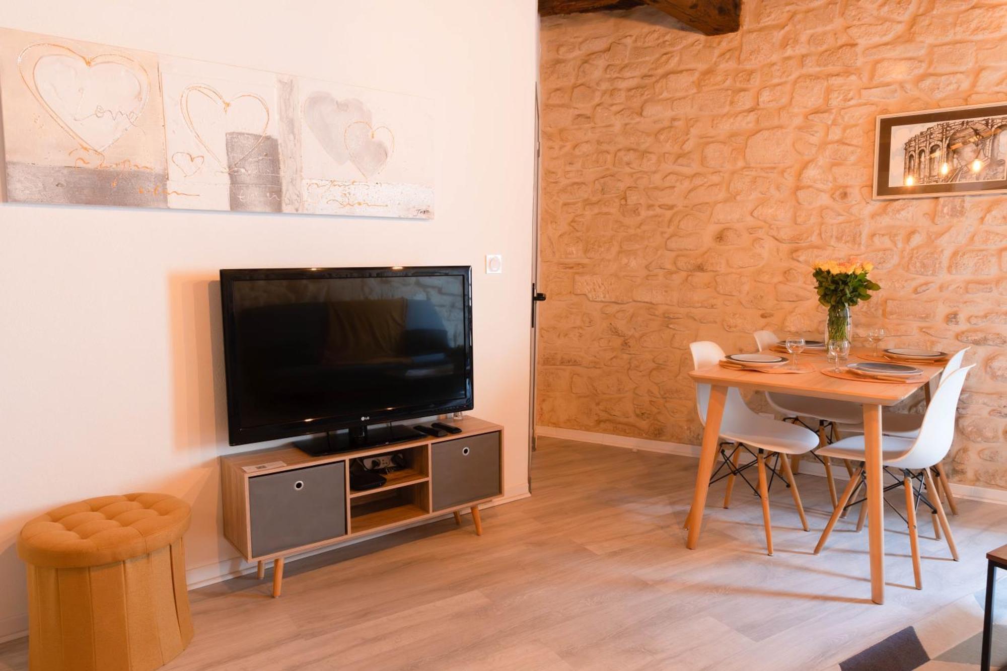 Immeuble 3 Apparts Centre Historique St Gilles Maisoncarreeconciergerie Saint-Gilles  Bagian luar foto
