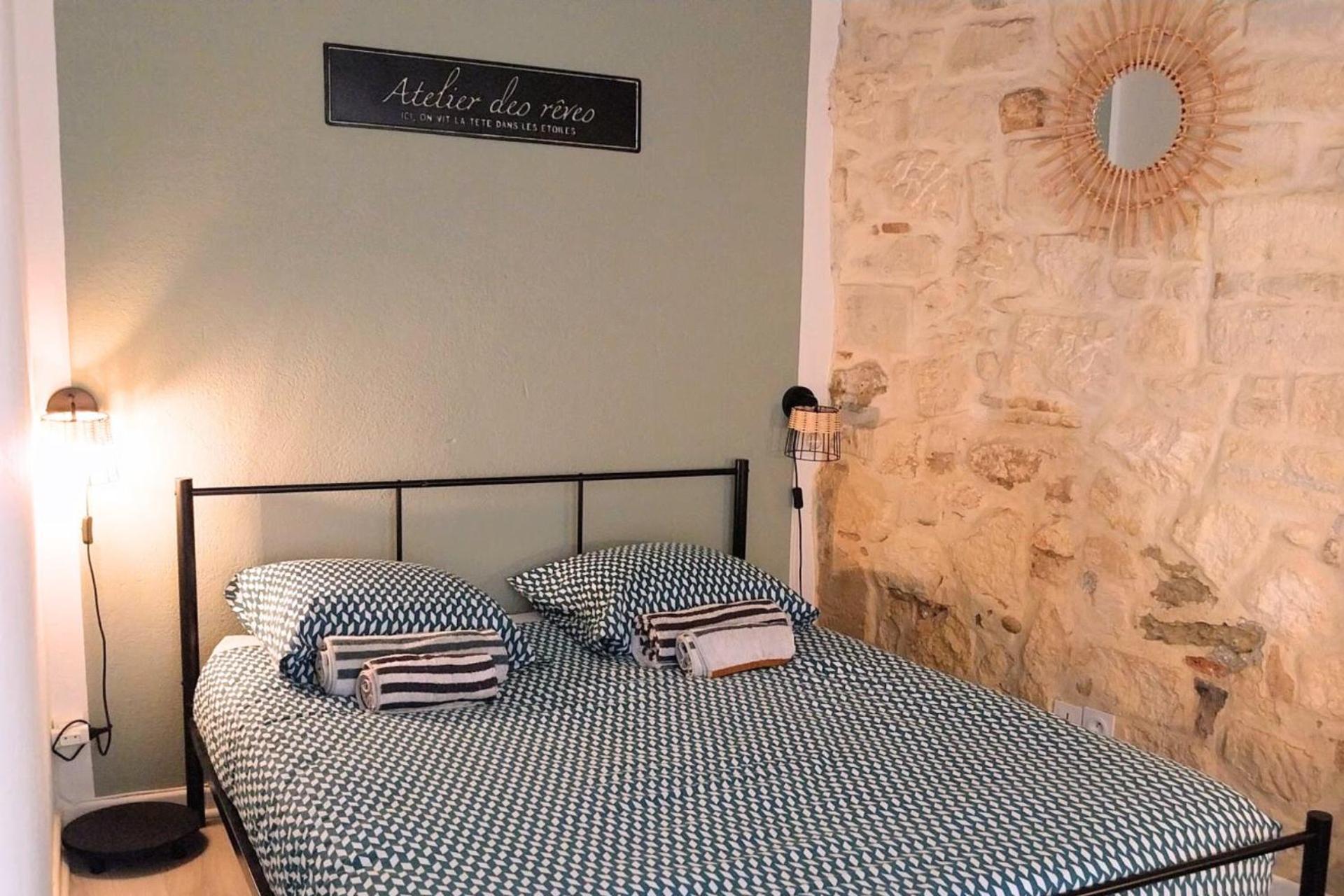 Immeuble 3 Apparts Centre Historique St Gilles Maisoncarreeconciergerie Saint-Gilles  Bagian luar foto